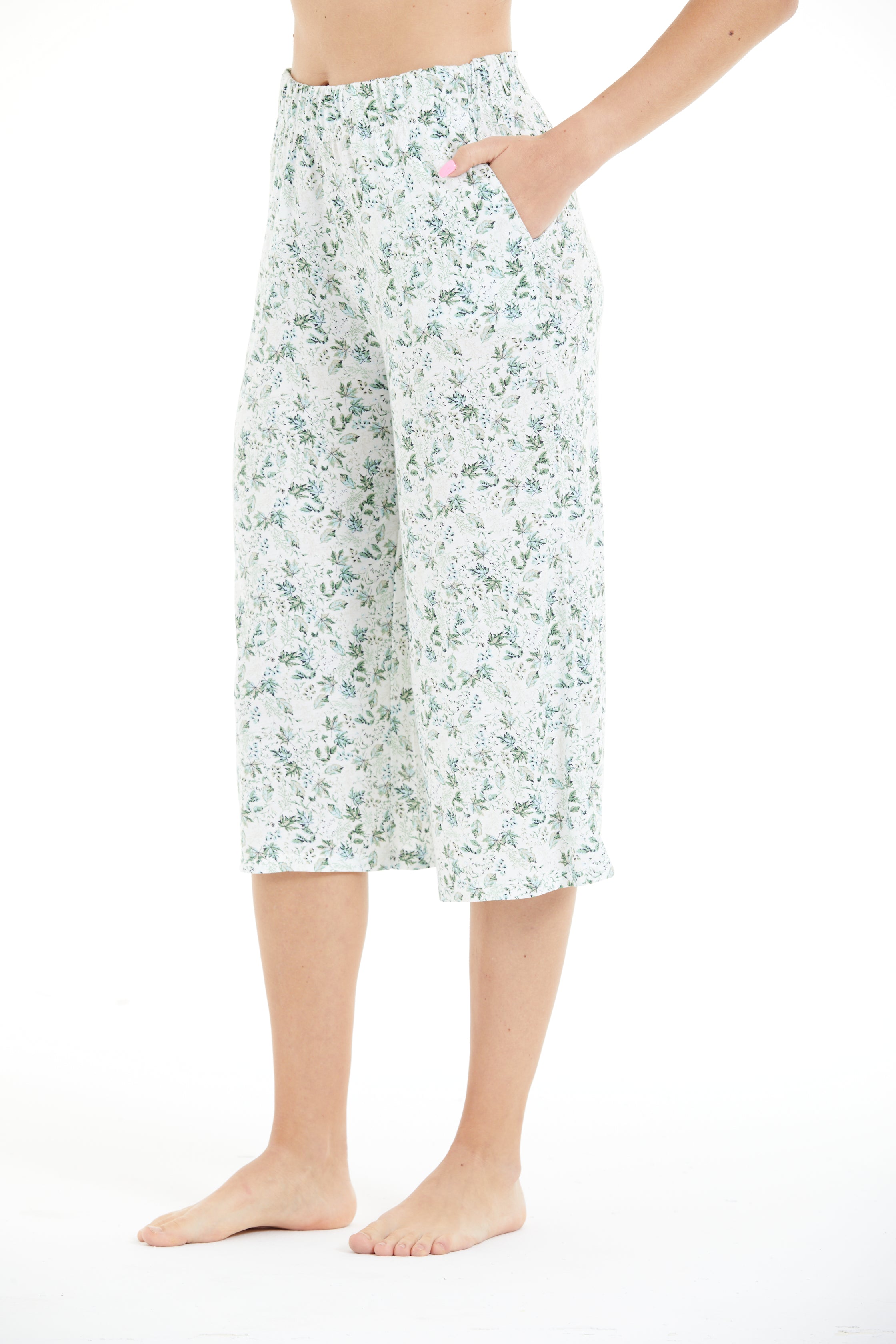 Comfortable Floral Print 100% Viscose Capri Pants LLC-0010 V1