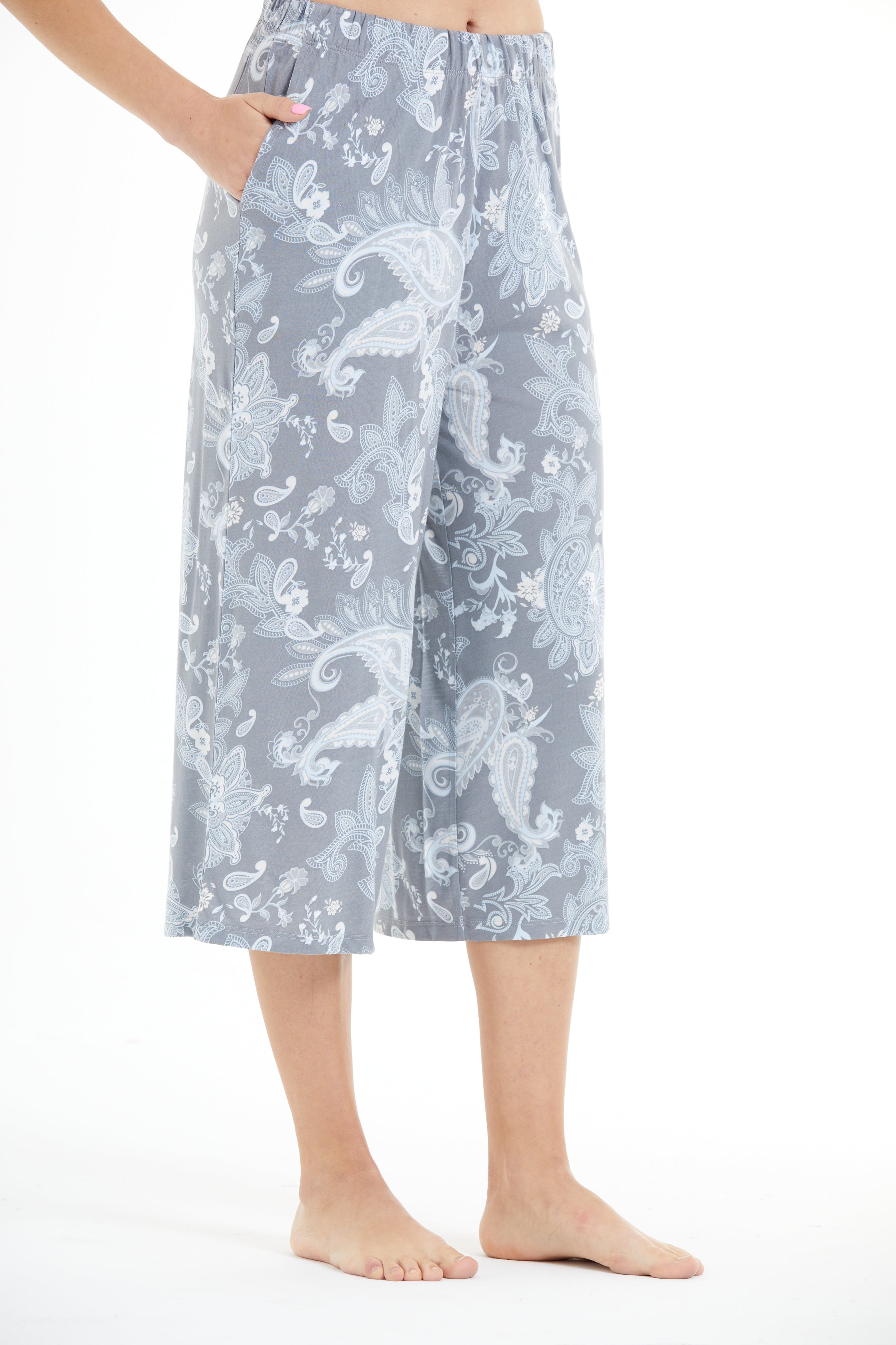 Comfortable Floral Print 100% Viscose Capri Pants LLC-0010 V4